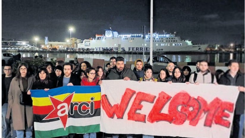 Albania, accolti come eroi i 43 rilasciati dalle toghe