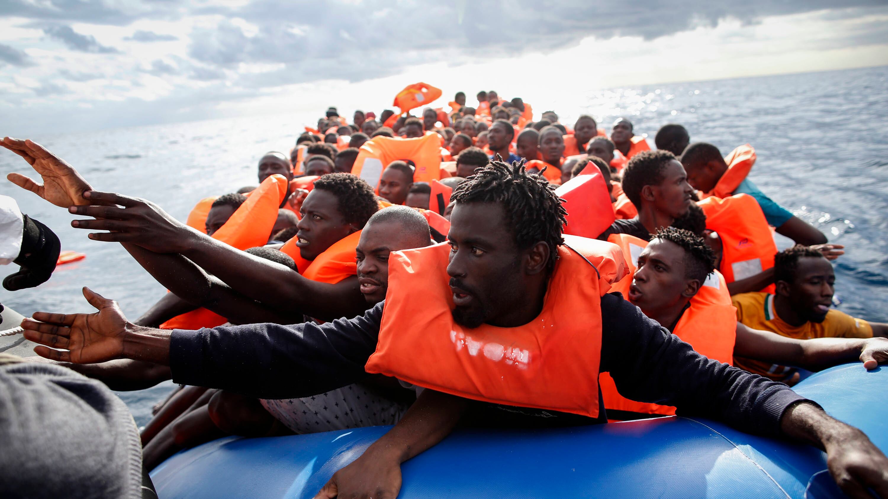Lampedusa, sbarchi senza fine. Il sindaco: "L'hotspot è pieno"