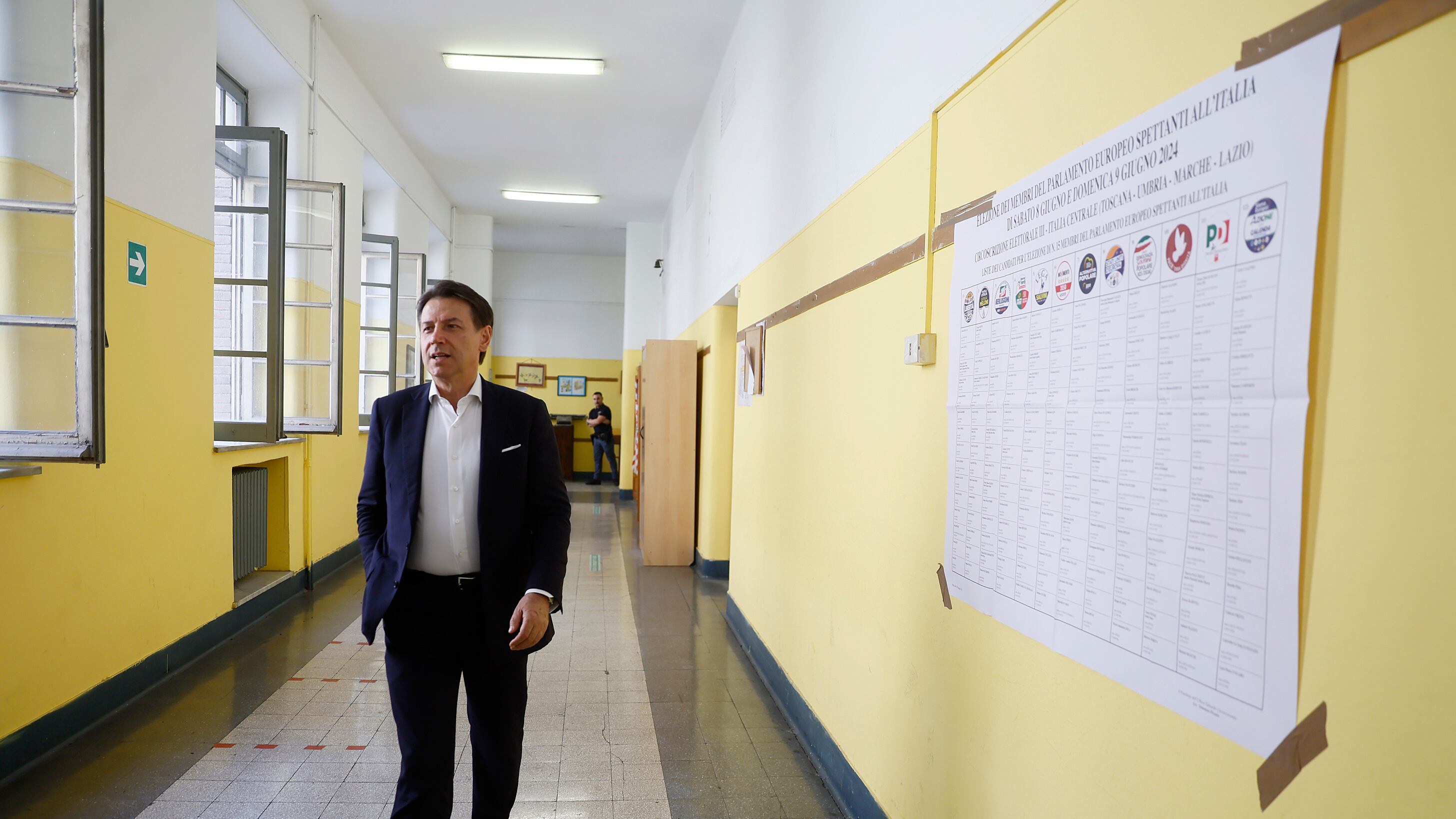 Conte si chiude nel silenzio. E arrivano le picconate degli ex