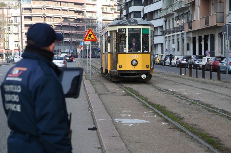 Milano donna investita dal tram 7