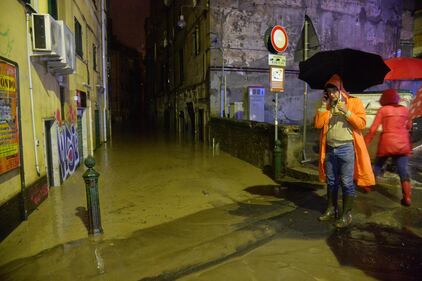 Alluvione a Genova: allagamenti, blackout, scuole chiuse 10