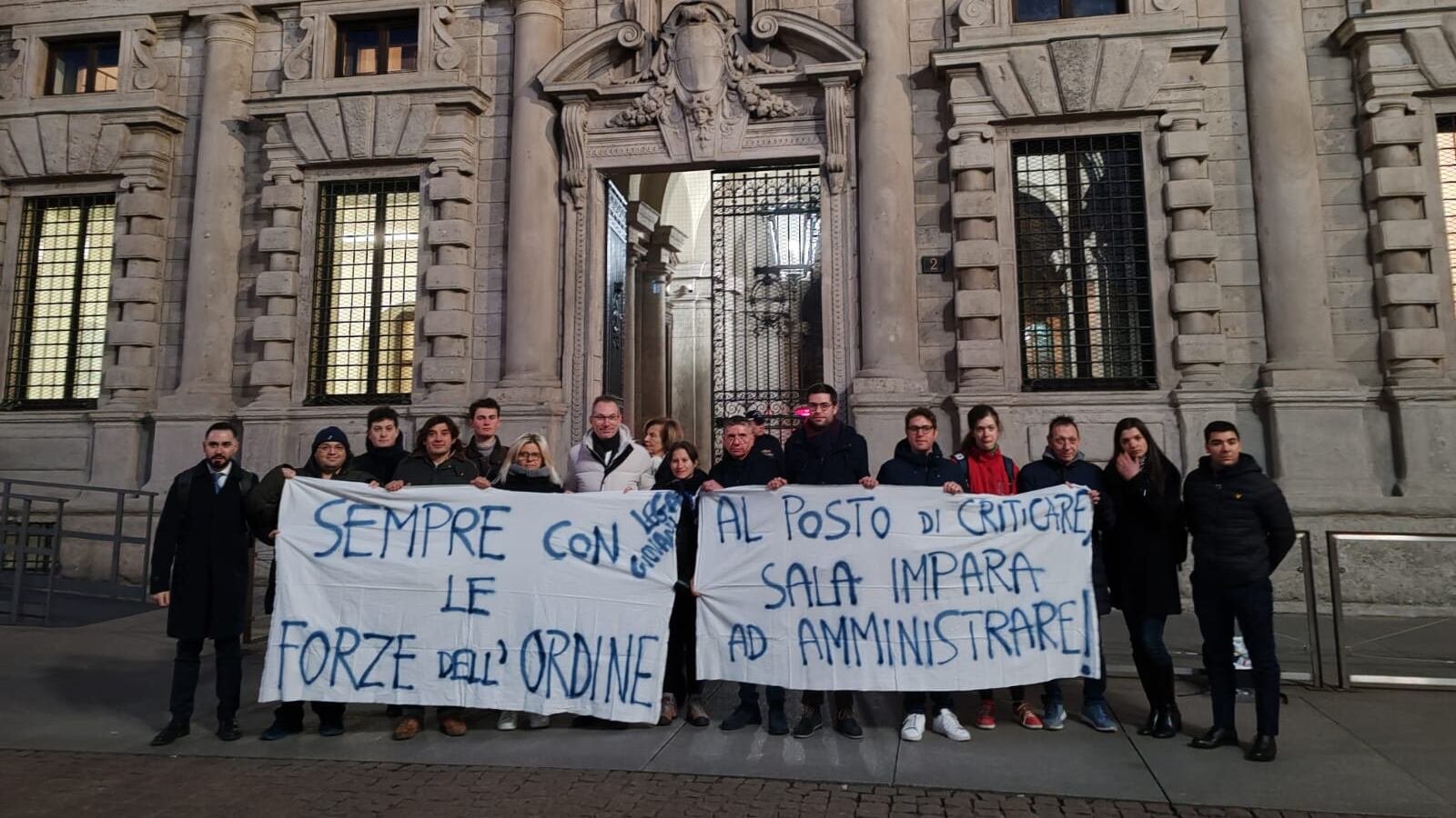 Crescono gli abusi in piazza. Sinistra rossa d'imbarazzo