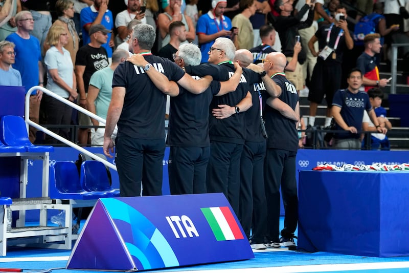 Campagna spalle voltate Italia Spagna Parigi 2024