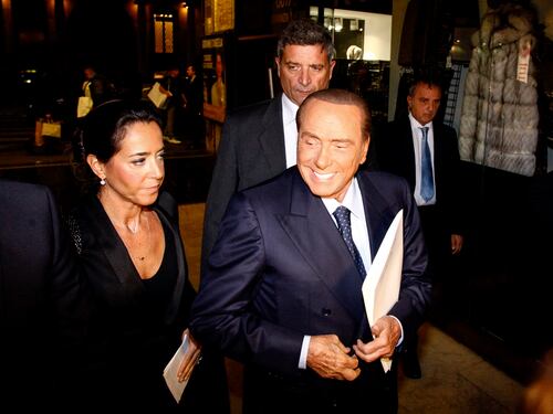 Berlusconi: "M5S al governo è un pericolo. La Lega ora stacchi la spina"