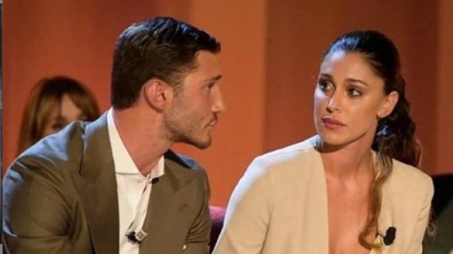 Quel messaggio di Belen Rodriguez nel cuore nella notte è per De Martino?