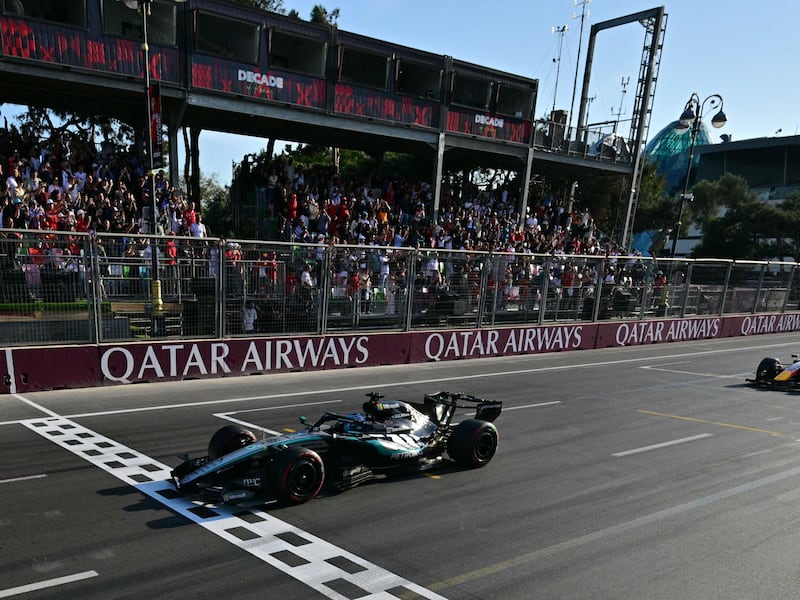 F1, Russell vince a Baku, gran rimonta di Antonelli. Leclerc 4°, Hamilton 6°