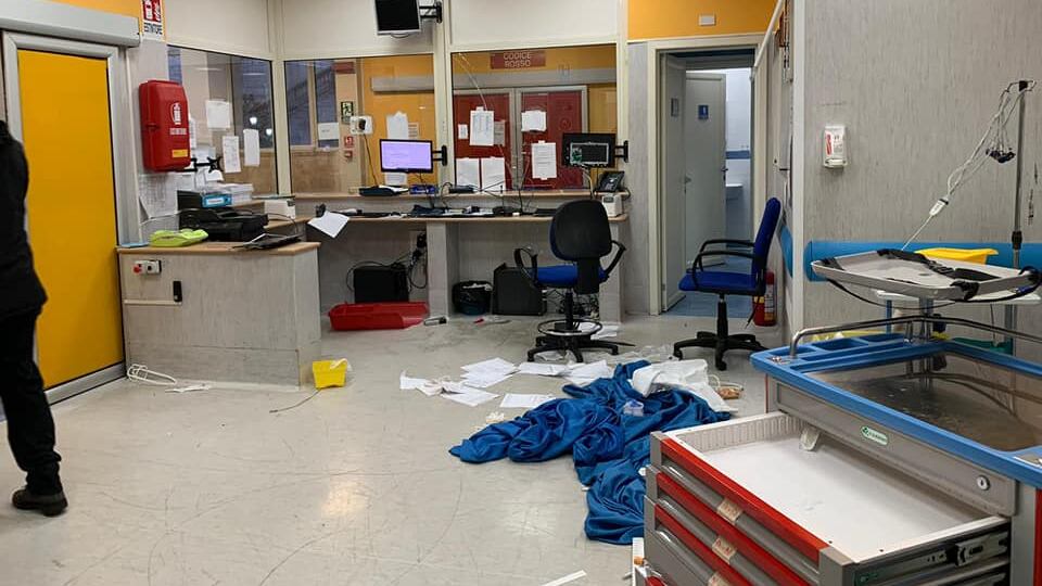 Napoli, ad una settimana dalla notte di follia indagato solo il carabiniere