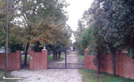 Chiese sconsacrate e case con bunker: le stranezze immobiliari 2
