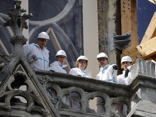 Parigi, riprendono i lavori di ristrutturazione di Notre Dame