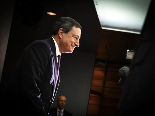 Deficit, Draghi avverte: "In Italia nessun progresso"