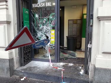 Milano devastata dai black bloc 3