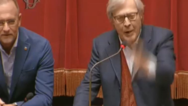 Opere d'arte false: Sgarbi tra gli indagati "Diffamato, querelo"