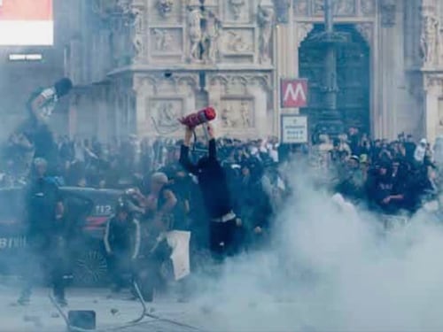 “Metà sono minori, l’altra metà pirla”. “Domani vai a lavorare”. La rabbia dei genitori dopo la devastazione di Milano