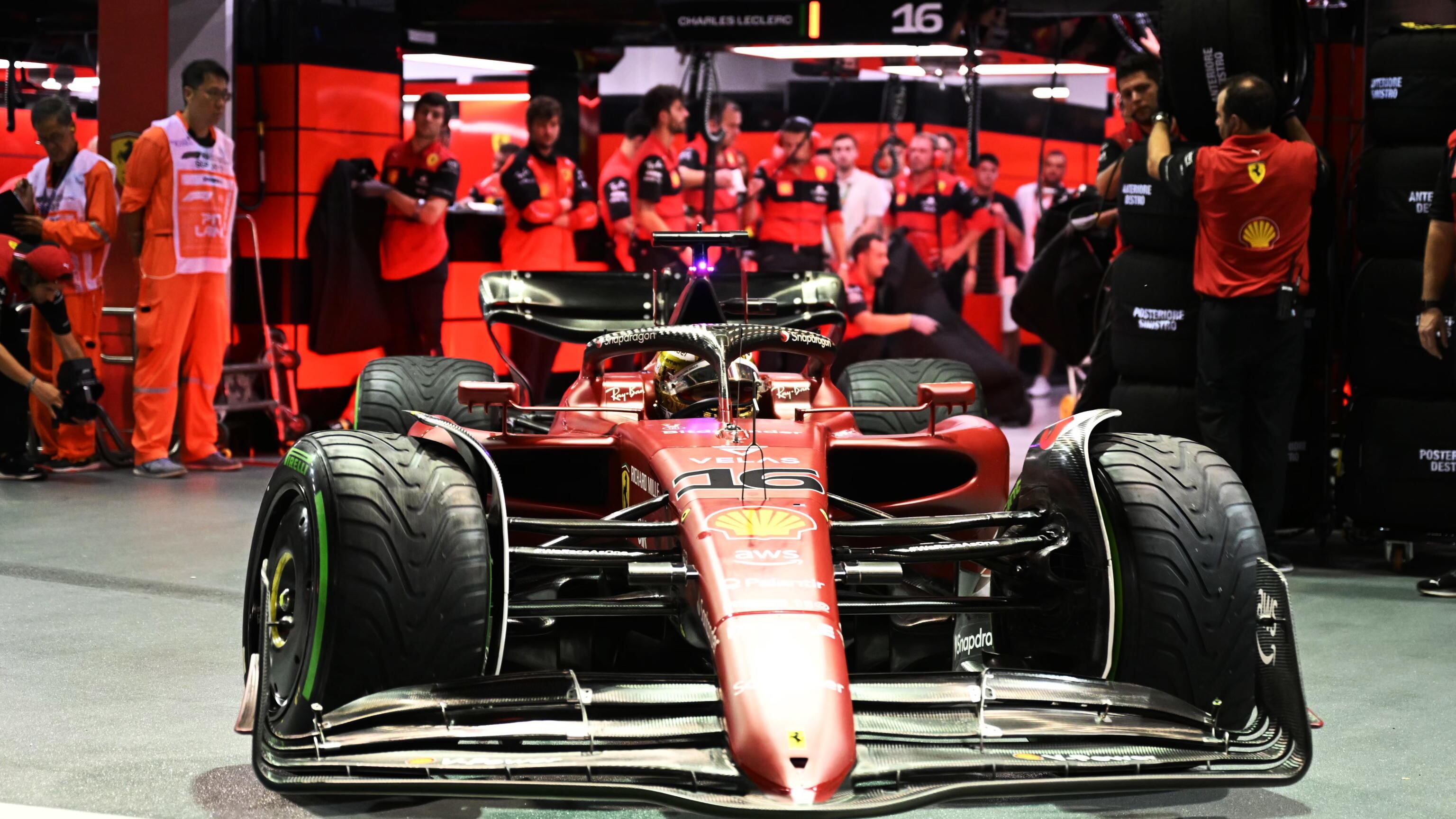 La Red Bull delle furbate resta senza benzina. E Leclerc ringrazia: pole