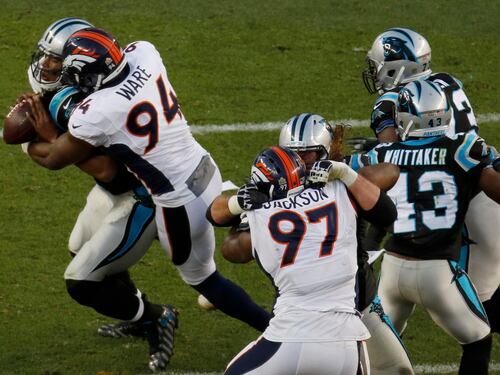 Ai Broncos il 50° Super Bowl. Grande show con Coldplay e Beyoncé