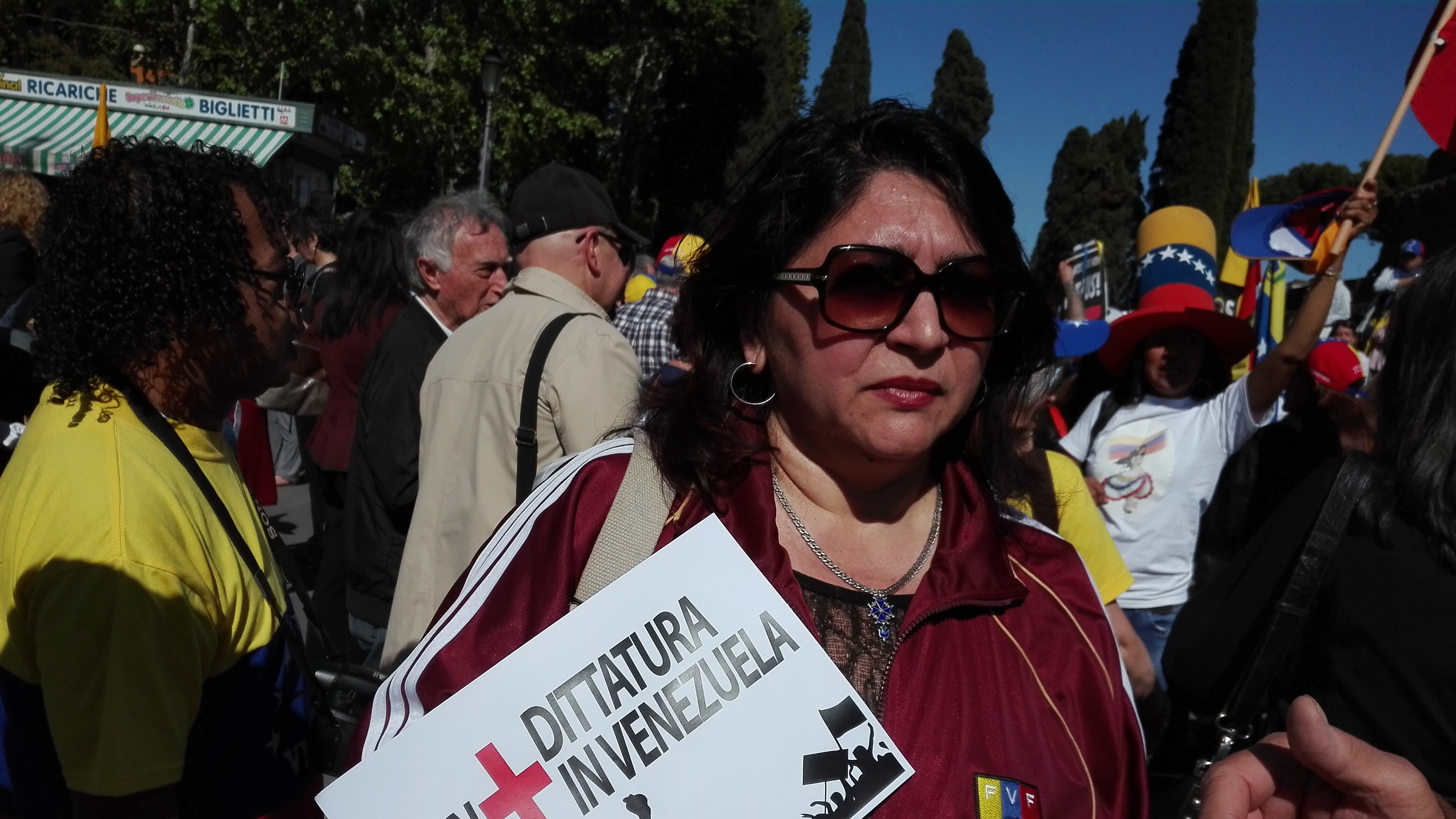 I venezuelani in piazza in tutto il mondo contro il governo Maduro