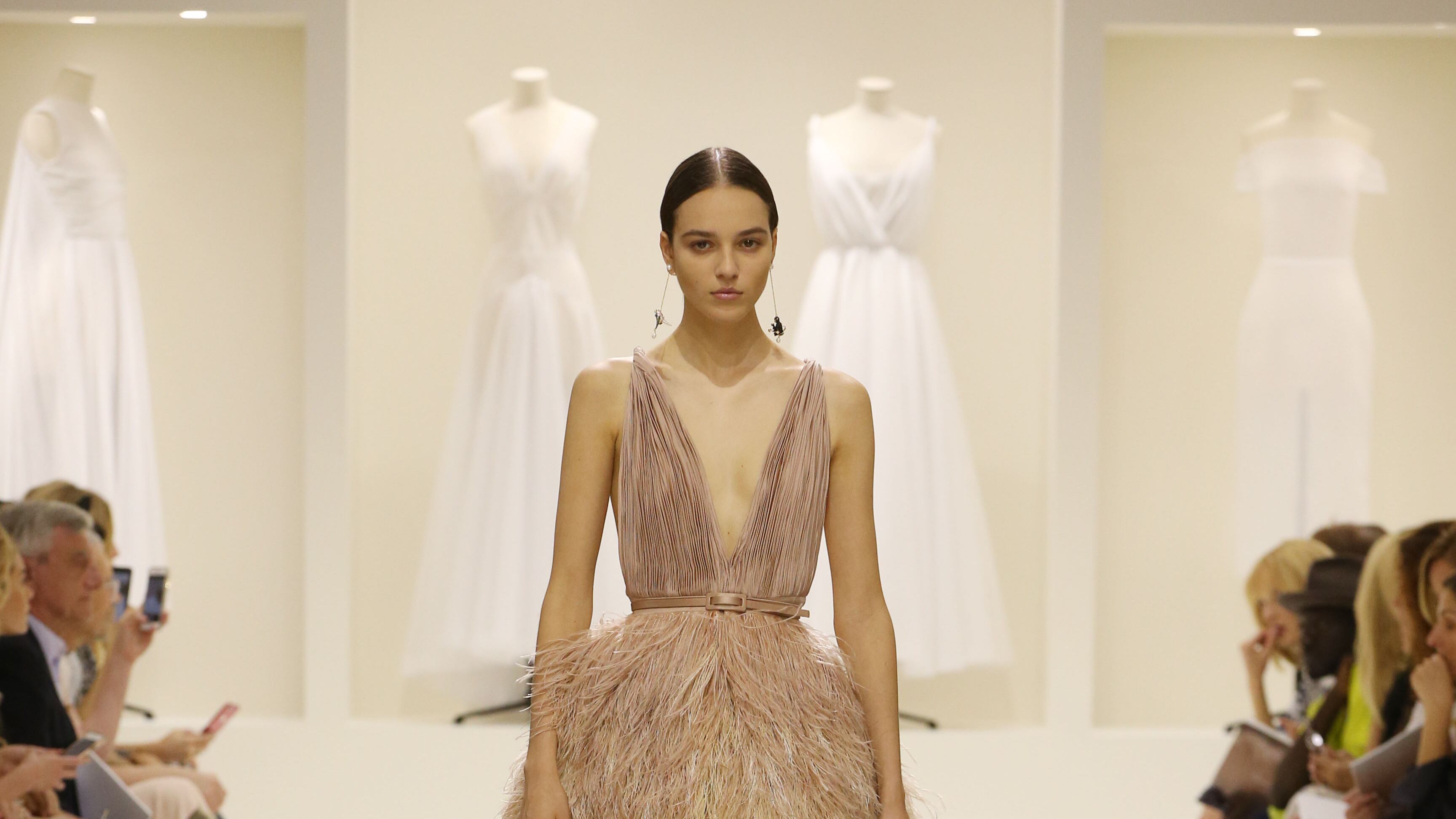 Con Dior l'alta moda mette a nudo la donna