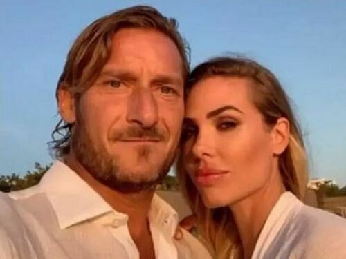 "Era la portinaia". "No, la baby-sitter". Cosa c'è dietro alla denuncia di Ilary Blasi contro Totti