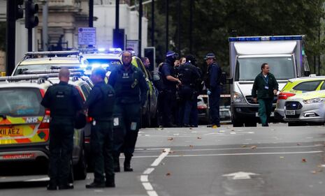 Londra, un'auto sulla folla davanti al museo di storia naturale 1