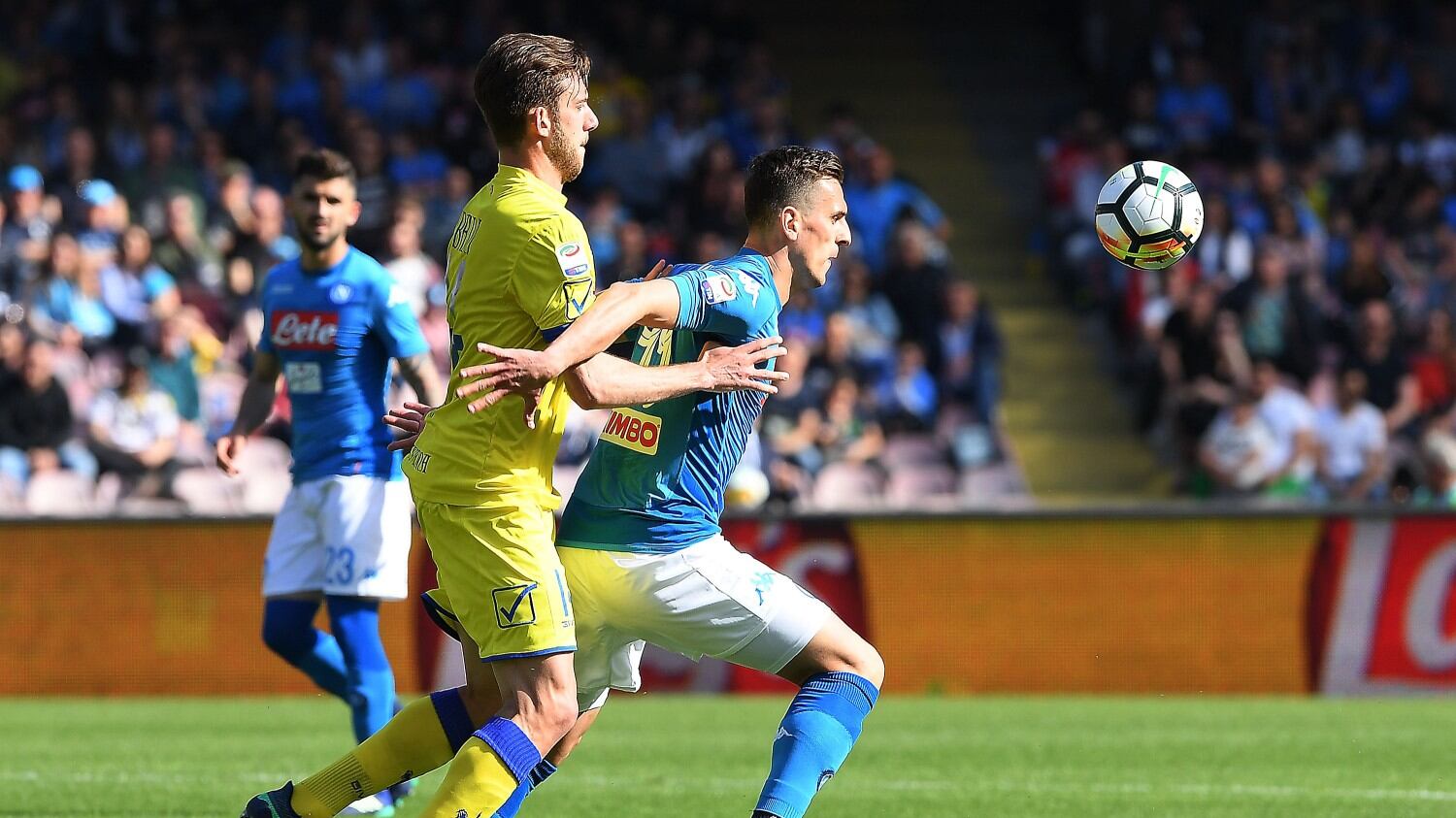 Serie A, il Napoli vince al 93' contro il Chievo. Azzurri a meno 4 dalla Juventus