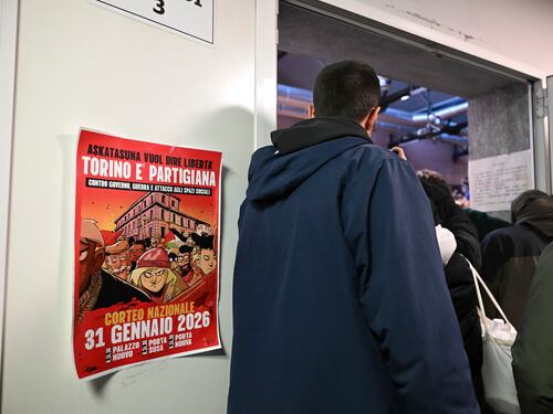 "Vogliamo prenderci tutta la città". Askatasuna presenta la strategia paramilitare nell'assemblea nazionale