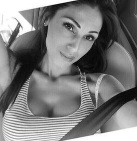 Anna Tatangelo, bikini sexy su Instagram 23