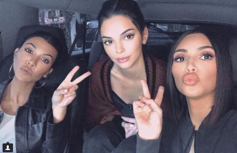 Kim Kardashian, scatto sexy: mangia un cupcake 11