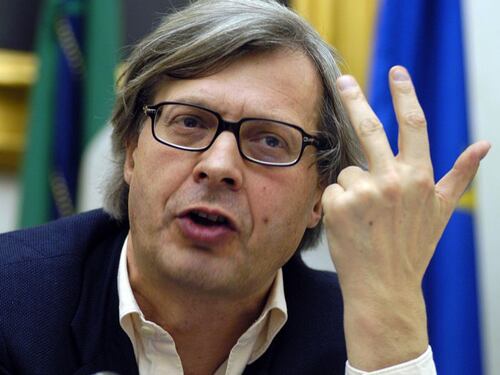 Vittorio Sgarbi show: dal sesso in chiesa alla “scenata” da Santoro