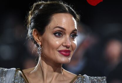 Angelina Jolie con figli a seguito per l'anteprima londinese di "Maleficent"  8