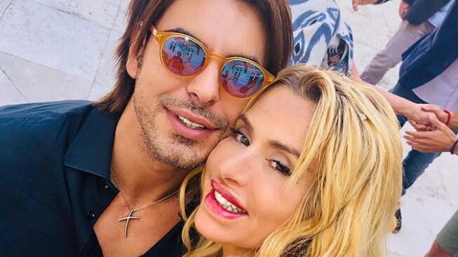 Valeria Marini esce allo scoperto con il nuovo (giovane) fidanzato Gianluigi