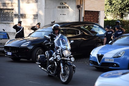 Napolitano, le immagini della camera ardente: il picchetto d'onore, le corone di fiori, l'arrivo dei politici 3