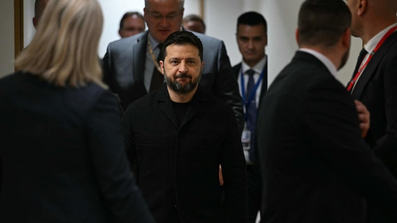 Senza immagine e legittimità: Zelensky viene scaricato pure da Donald