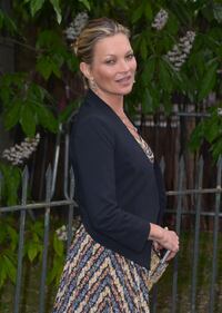 Kate Moss, reggiseno trasparente a Venezia 23