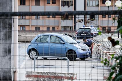 Coppia trovata morta a Roma: la scientifica al lavoro 7