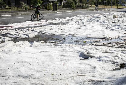 Maltempo a Nembro: le strade ricoperte di grandine 15