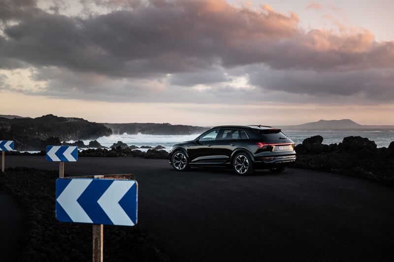 Le immagini della nuova Audi Q8 e-tron 8