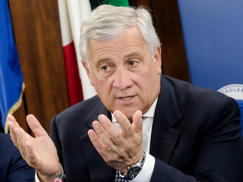 L'allarme di Zelensky e l'Italia nel mirino. Cautela alla Farnesina. "Difese aeree pronte"