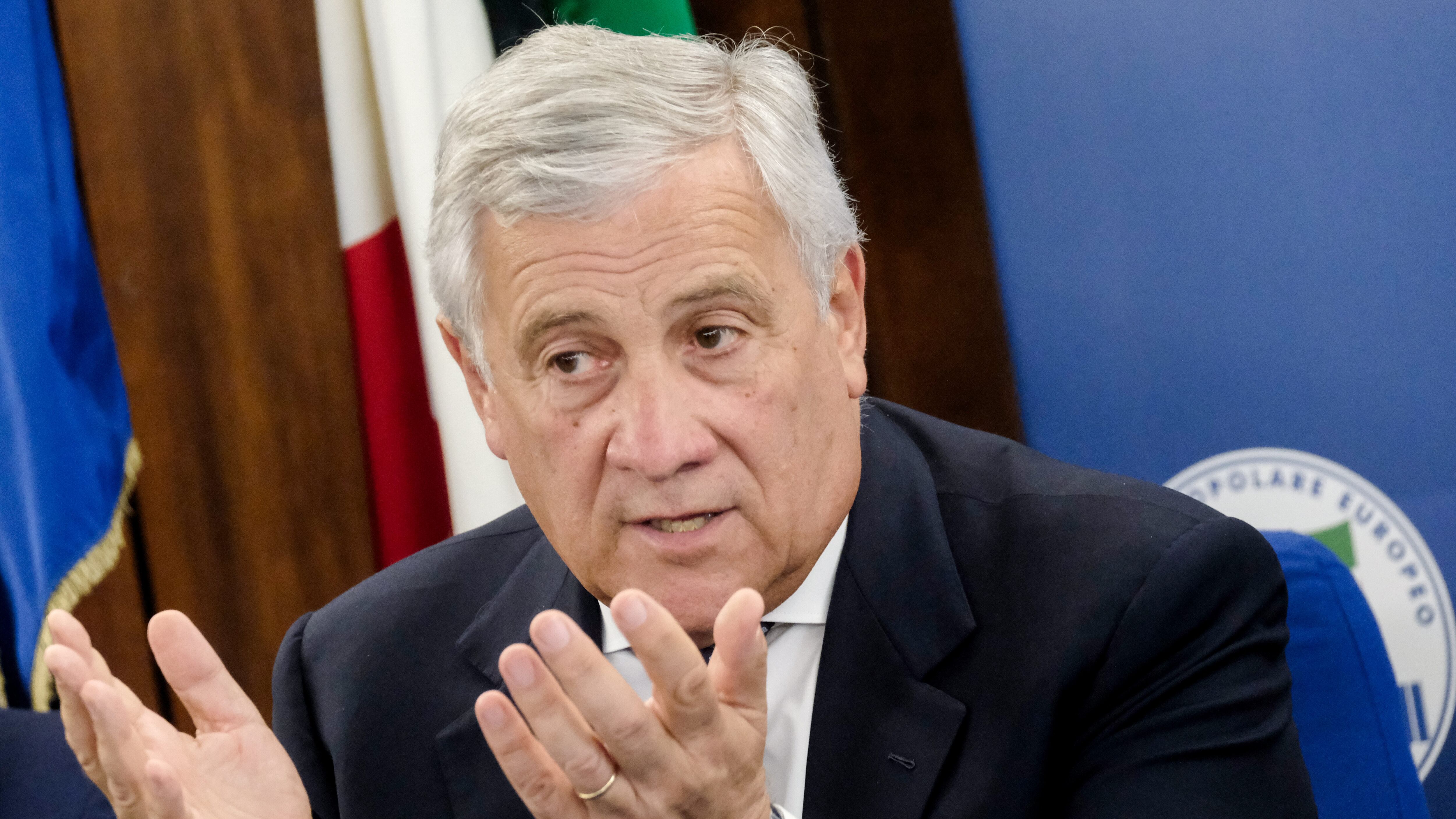 L'allarme di Zelensky e l'Italia nel mirino. Cautela alla Farnesina. "Difese aeree pronte"