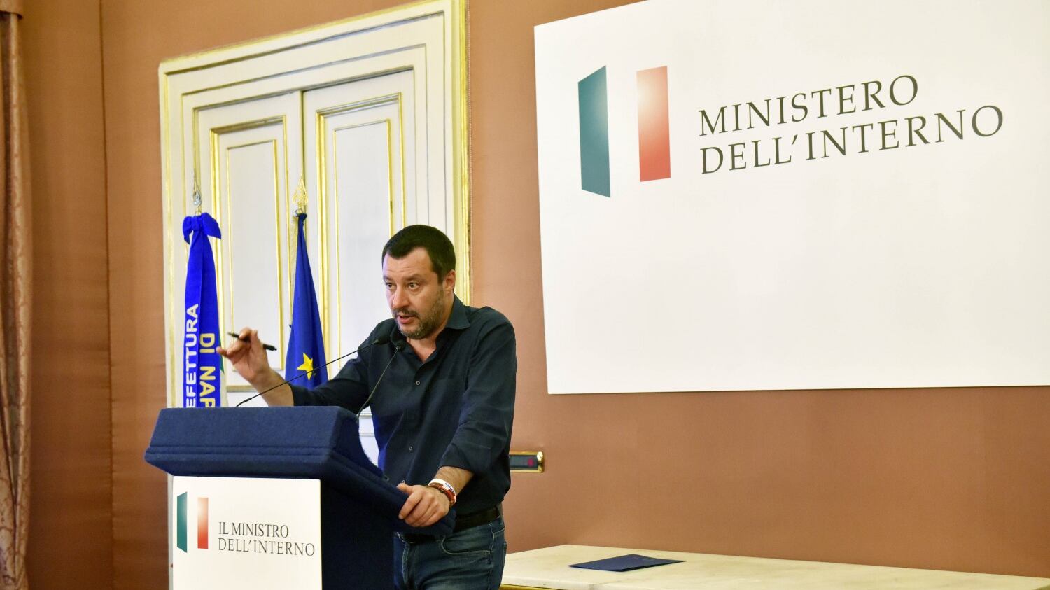 Così Salvini smaschera le Ong: "Ecco come violano il diritto"