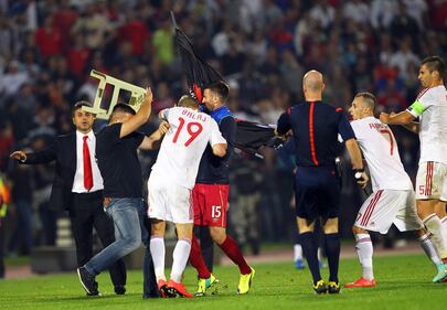 Serbia-Albania, la bandiera del Kosovo scatena la rissa 13