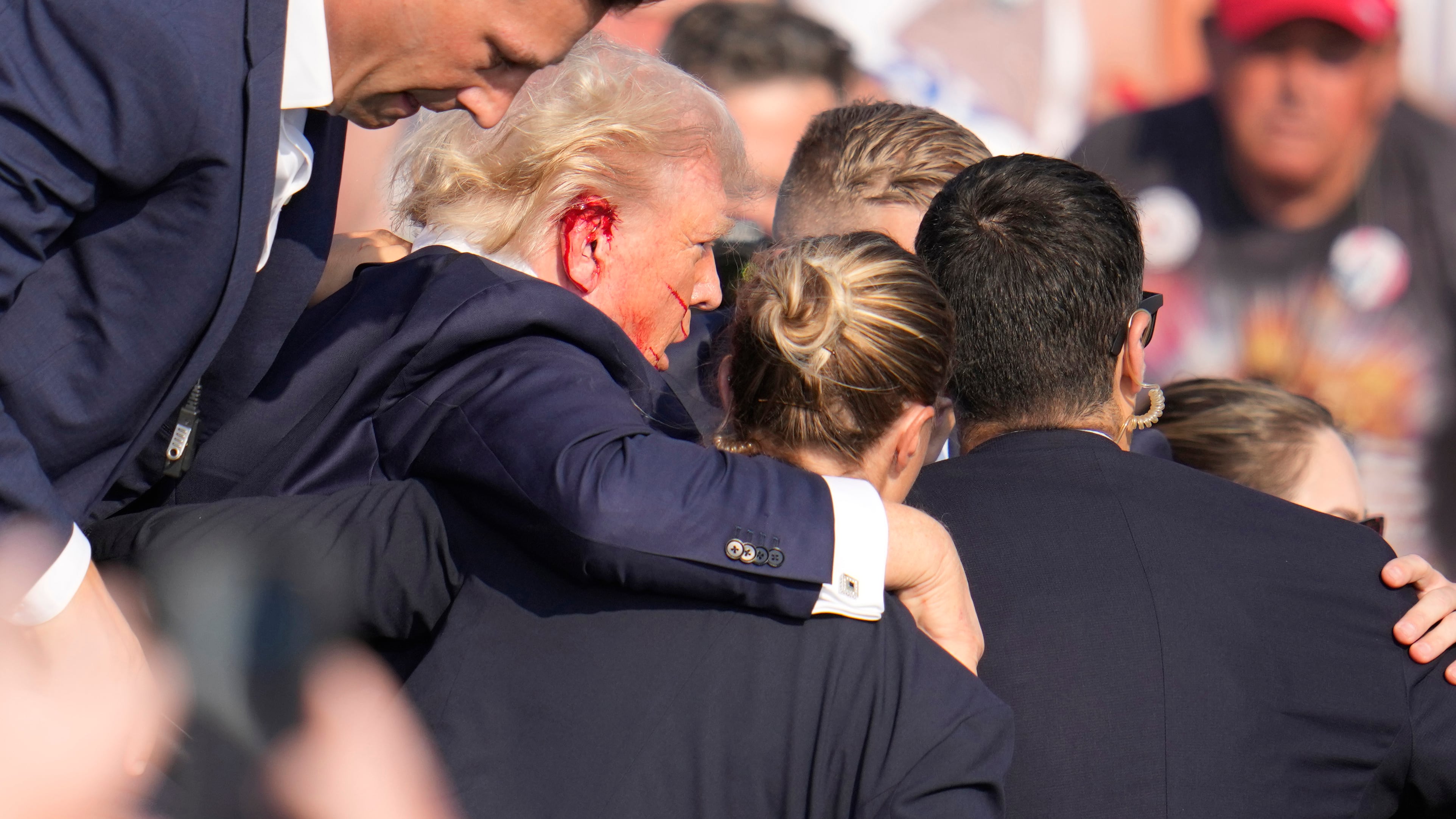 L'attentato a Trump cambia tutto: cosa succede ora alla campagna elettorale Usa