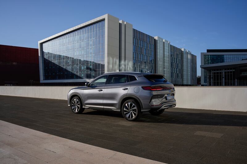Le foto di BYD Seal U DM-i: il SUV plug-in che punta tutto su comfort ed efficienza 12