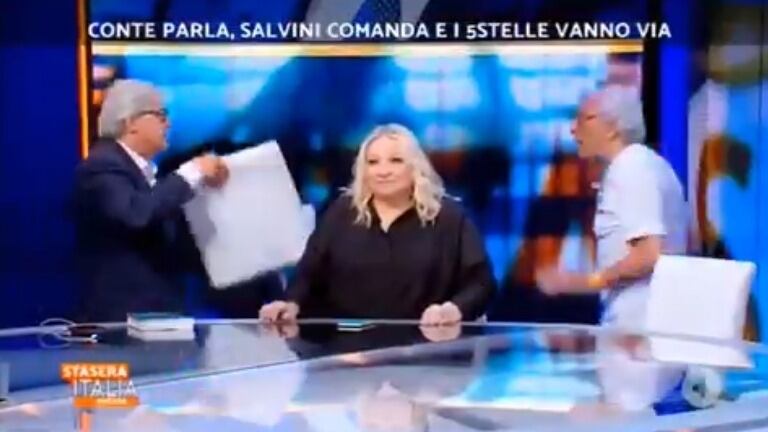 Stasera Italia, Sgarbi sulla lite a sediate con Mughini: "La parola può arrivare a qualunque punto, le mani no"