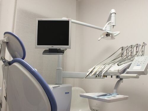 Dolore alla mandibola, ma si tratta di un malore fatale: 70enne salvato dal dentista