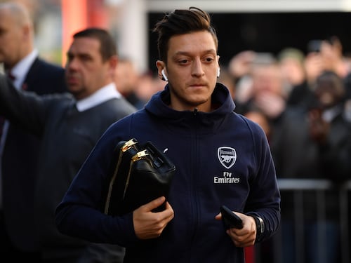"I problemi alla schiena di Ozil? Colpa dei videogame"