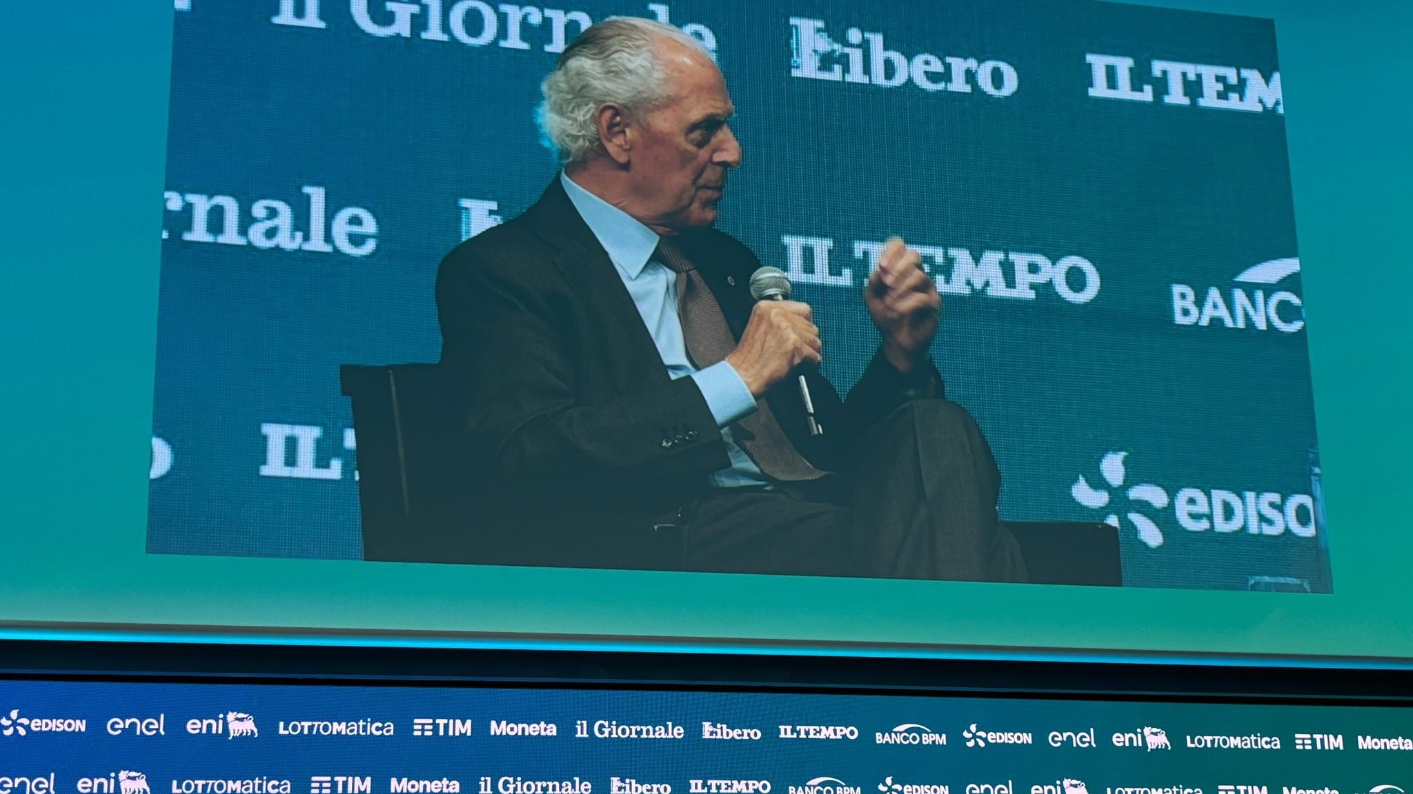 "I contro-dazi sono ottusi. Con gli Usa si deve trattare per evitare una crisi globale. Il green deal? Una porcheria. E il riarmo solo sciocchezze"