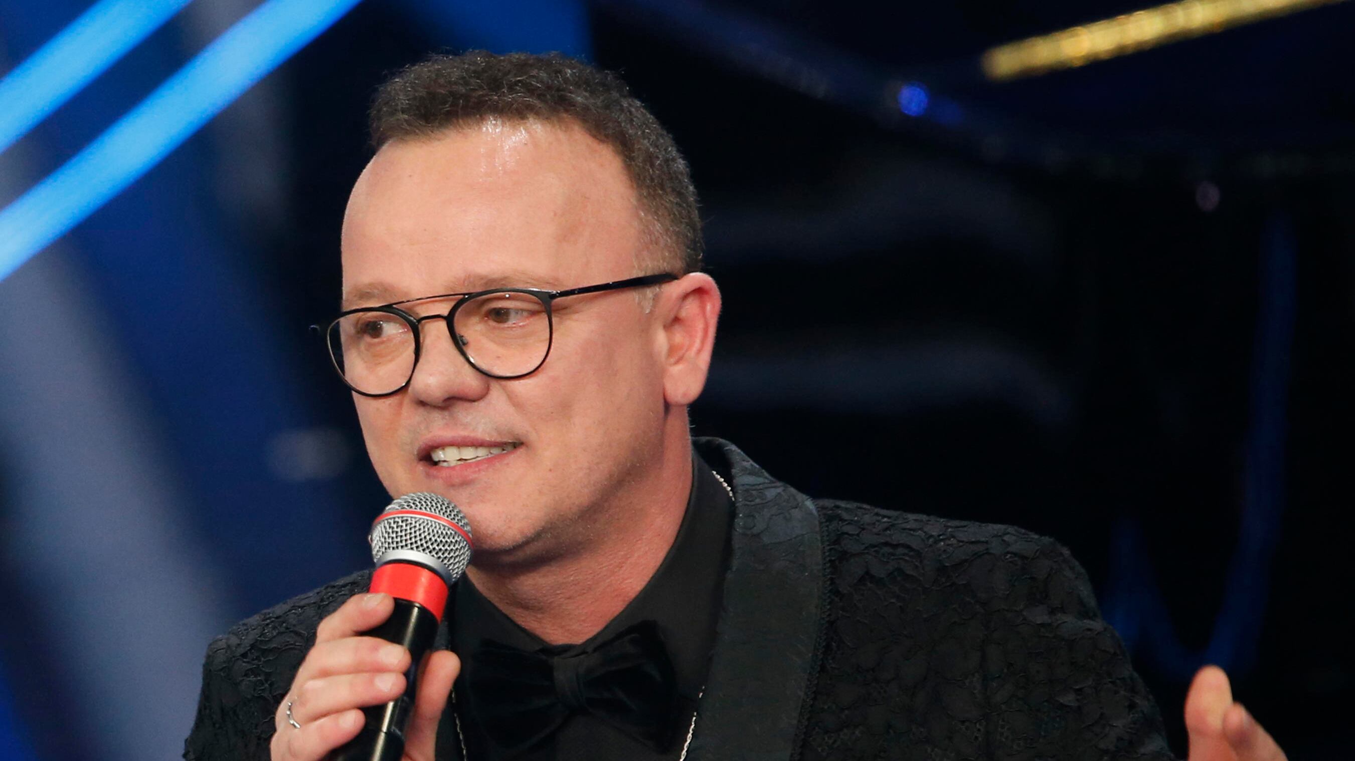 Malori e risse al concerto, Gigi D'Alessio chiede scusa ai fan: cosa è successo