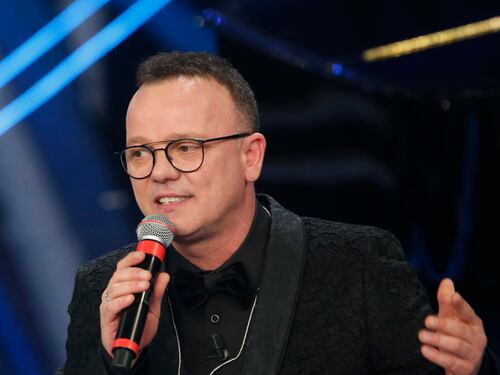 Malori e risse al concerto, Gigi D'Alessio chiede scusa ai fan: cosa è successo
