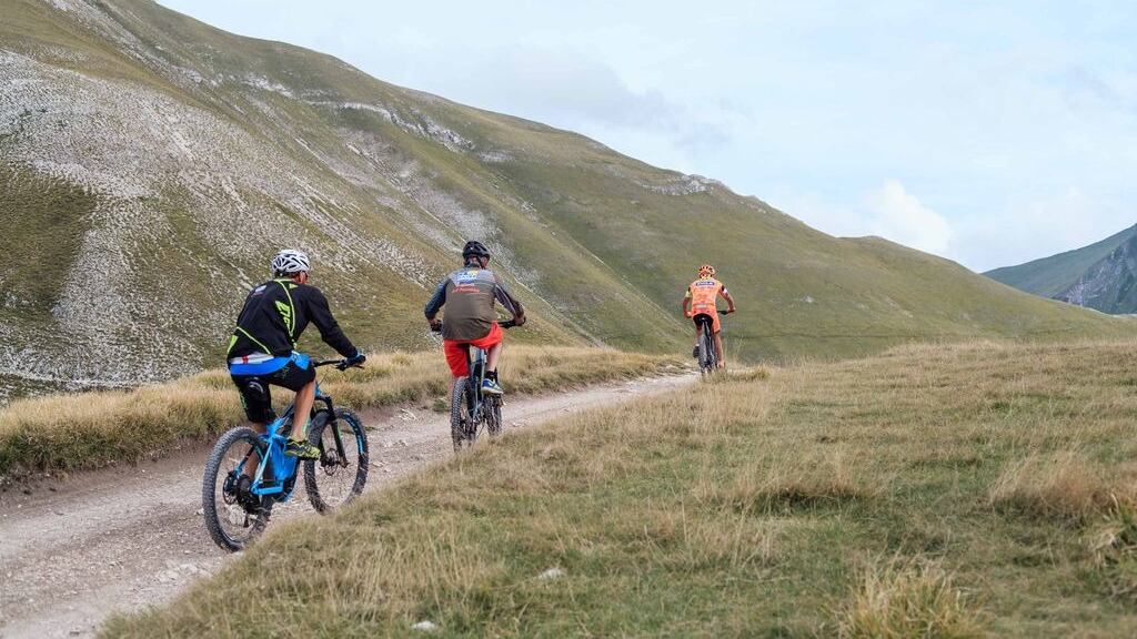 Marche in bici, le "fiandre" italiane tra sport e cicloturismo