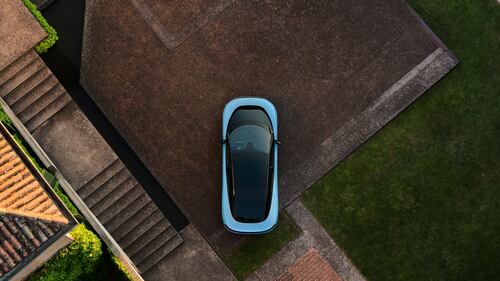 Ferrari Luce, guarda tutte le foto 13